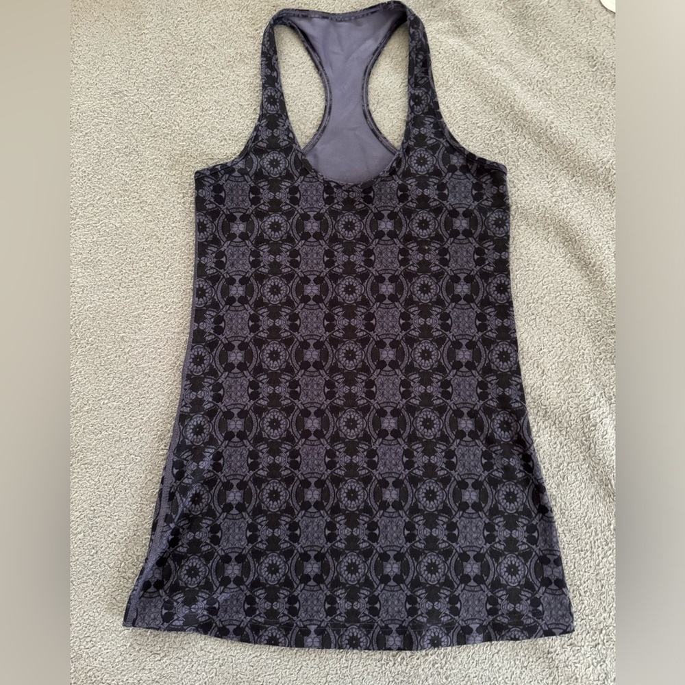 Lululemon Cool Racerback Size 4 - Black/Gray Pattern